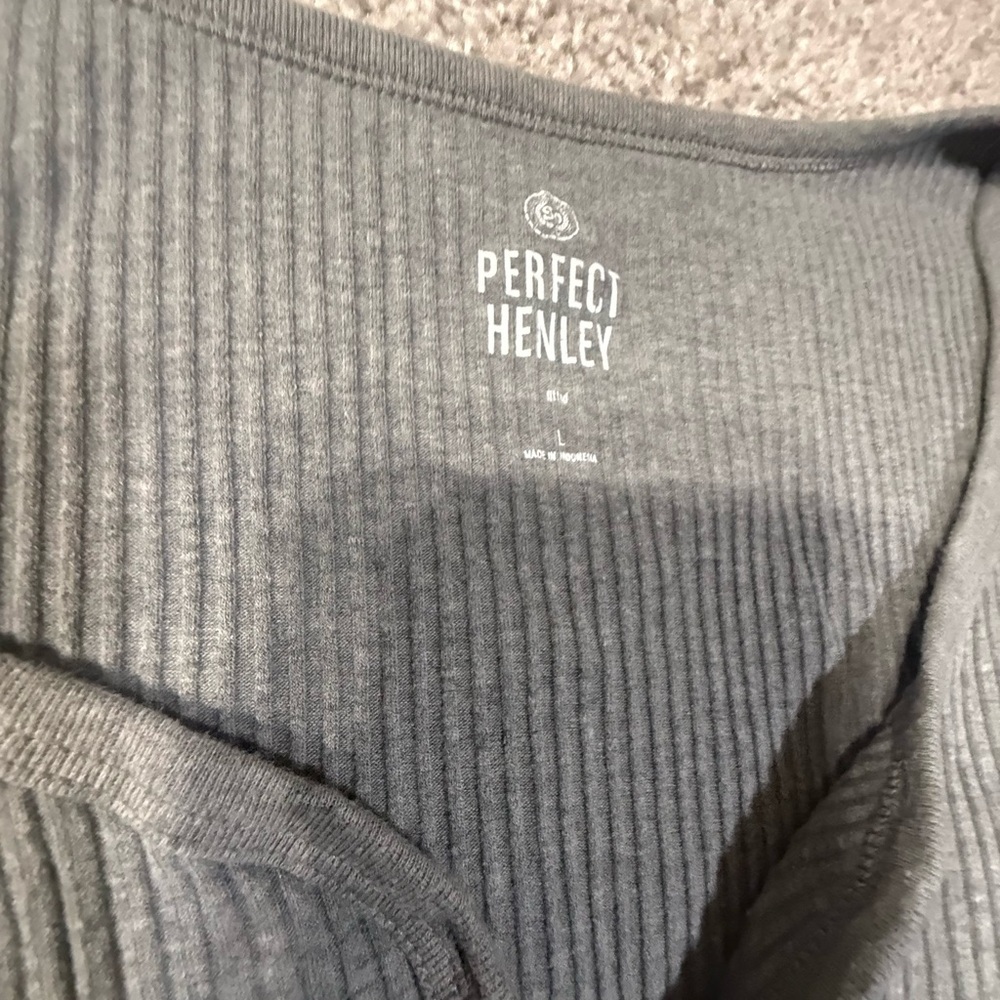 Gray Y2K Long & Lean Ribbed Henley Thermal Top – Women’s Large - Picture 2 of 4